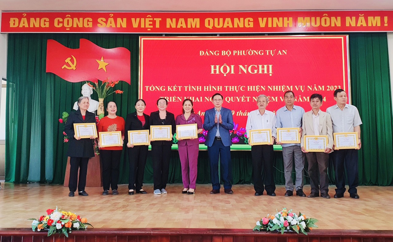 Đảng bộ phường Tự An tổ chức Hội nghị tổng kết tình hình thực hiện nhiệm vụ năm 2023, triển khai nghị quyết nhiệm vụ năm 2024. 