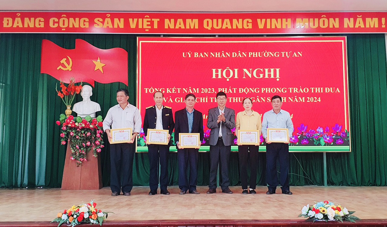 UBND phường Tự An tổ chức hội nghị tổng kết công tác năm 2023, phát động phong trào thi đua và giao chỉ tiêu thu ngân sách năm 2024