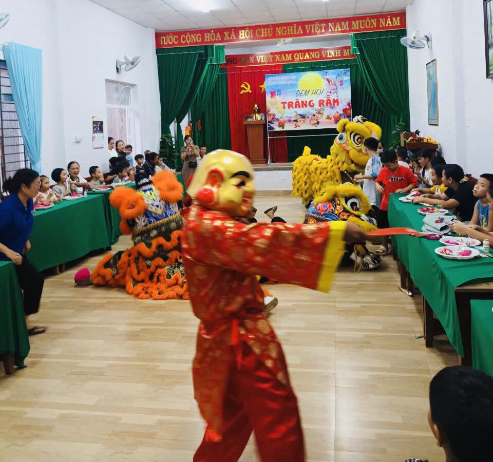 Các tổ dân phố trên địa bàn phường tổ chức Tết trung thu cho các trẻ em