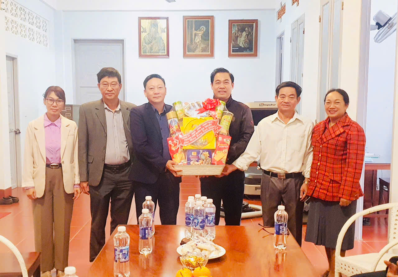 ĐẢNG ỦY - HĐND  UBND – UBMTTQ PHƯỜNG TỰ AN THĂM VÀ CHÚC MỪNG GIÁO XỨ HƯNG ĐẠO NHÂN DỊP GIÁNG SINH NĂM 2024
